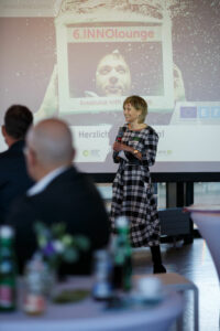 INNOlounge6 Image6897 1000x1500 Q80